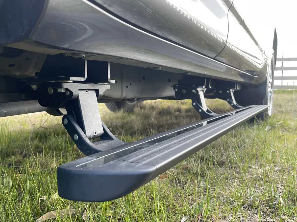 Electric Side Steps (Land Cruiser 300)